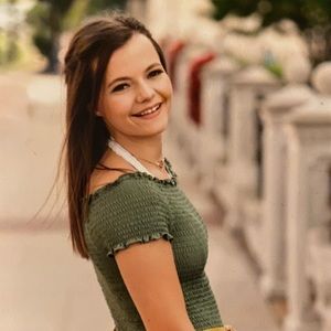 Meet your Posher, Makayla